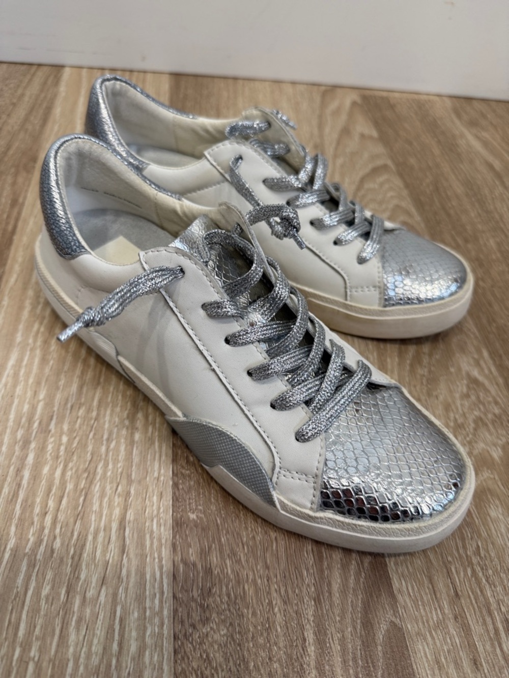 Dolce Vita Silver & White Low-Top Lace-Up Sneakers